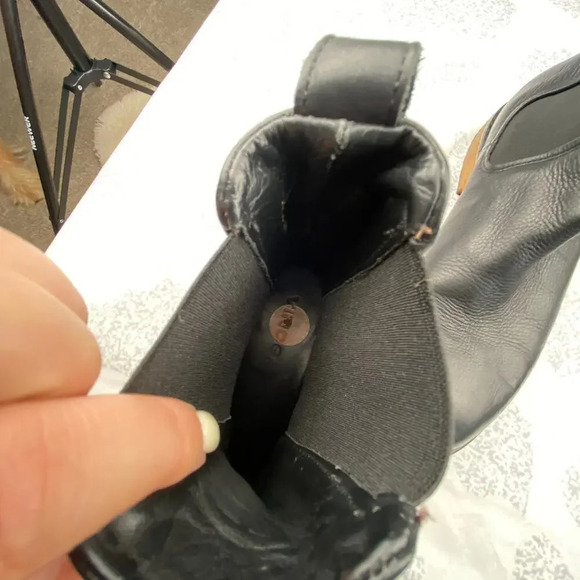 VINCE Cressler Leather Black‎ Chelsea Ankle Boots M 7 /W 9 - Picture 8 of 8